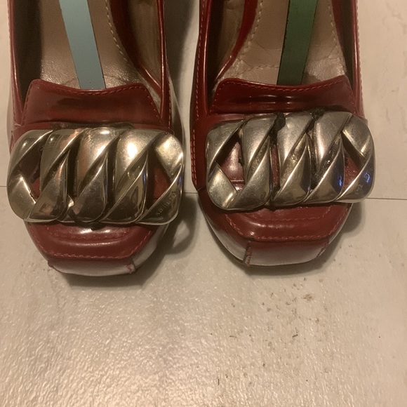 Kalliste Women's Red Classy Patent Front Buckle/Chain Pumps Size 9.5 - Picture 10 of 15